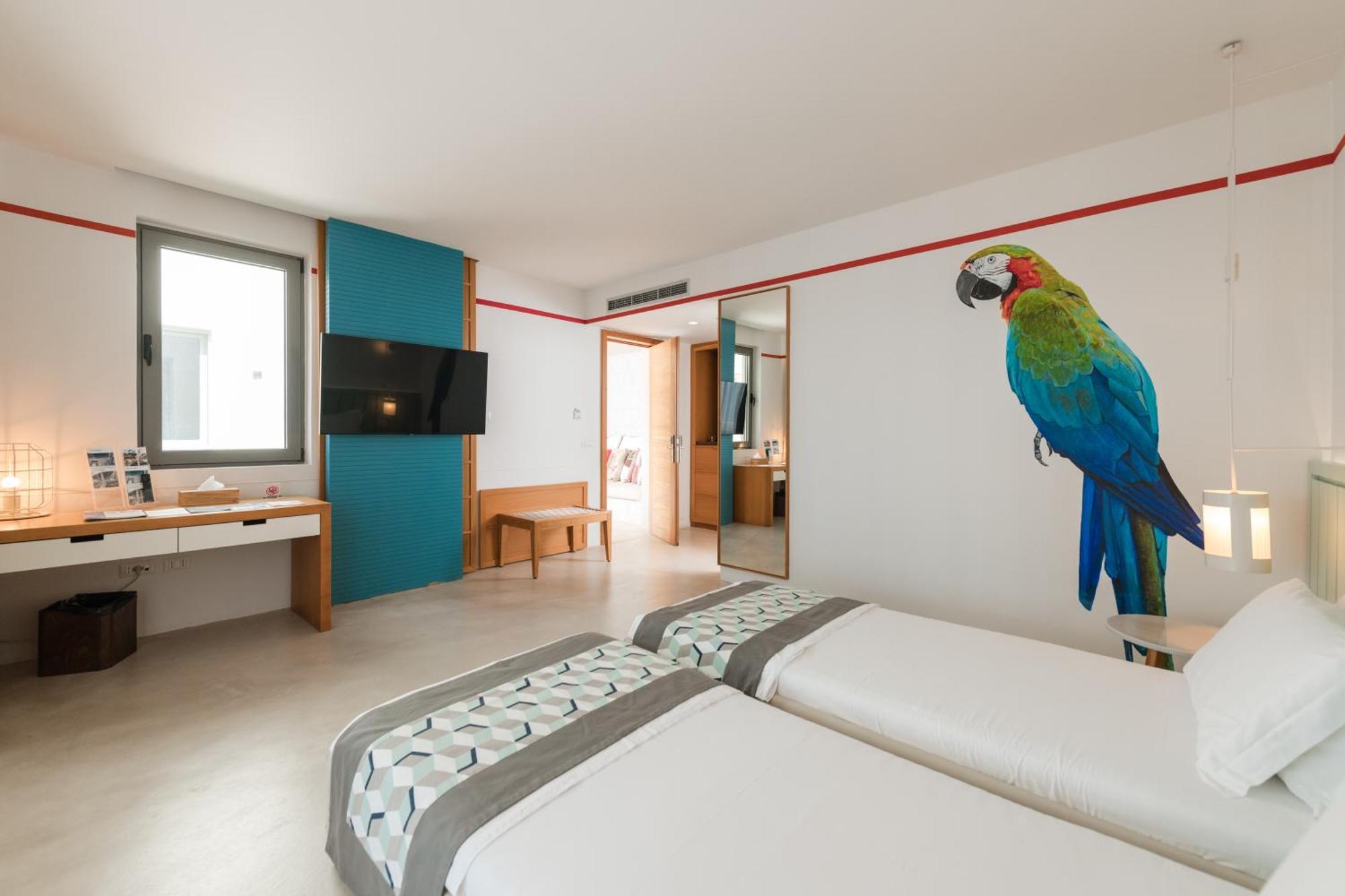 Folie Marine Club 5*