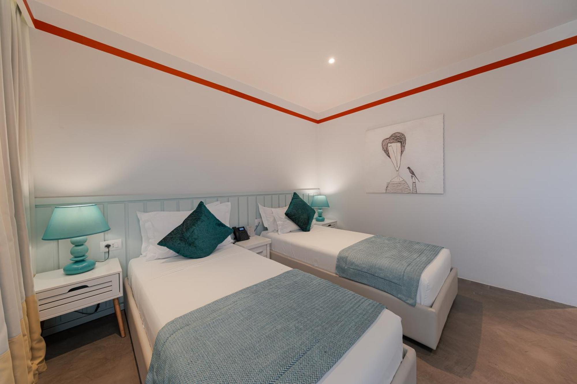 Folie Marine Club 5*