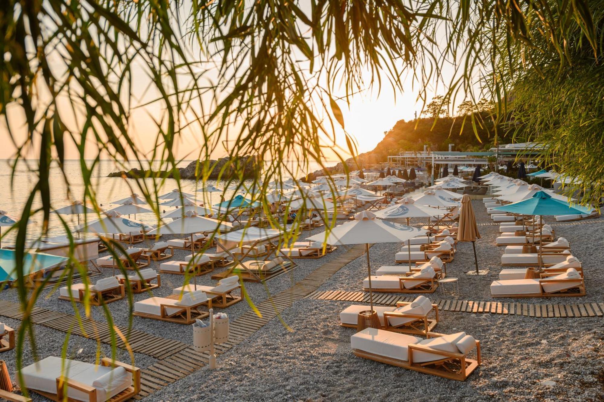 Folie Marine Club 5* Ял